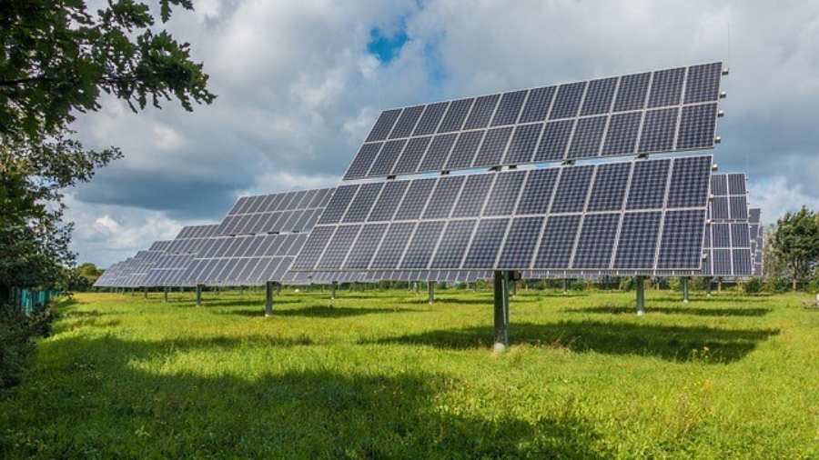 Ilustrasi panel inverter tenaga surya